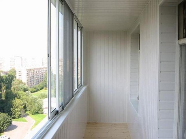 Отделка балкона изнутри: материалы, цены, рекомендации эксперта